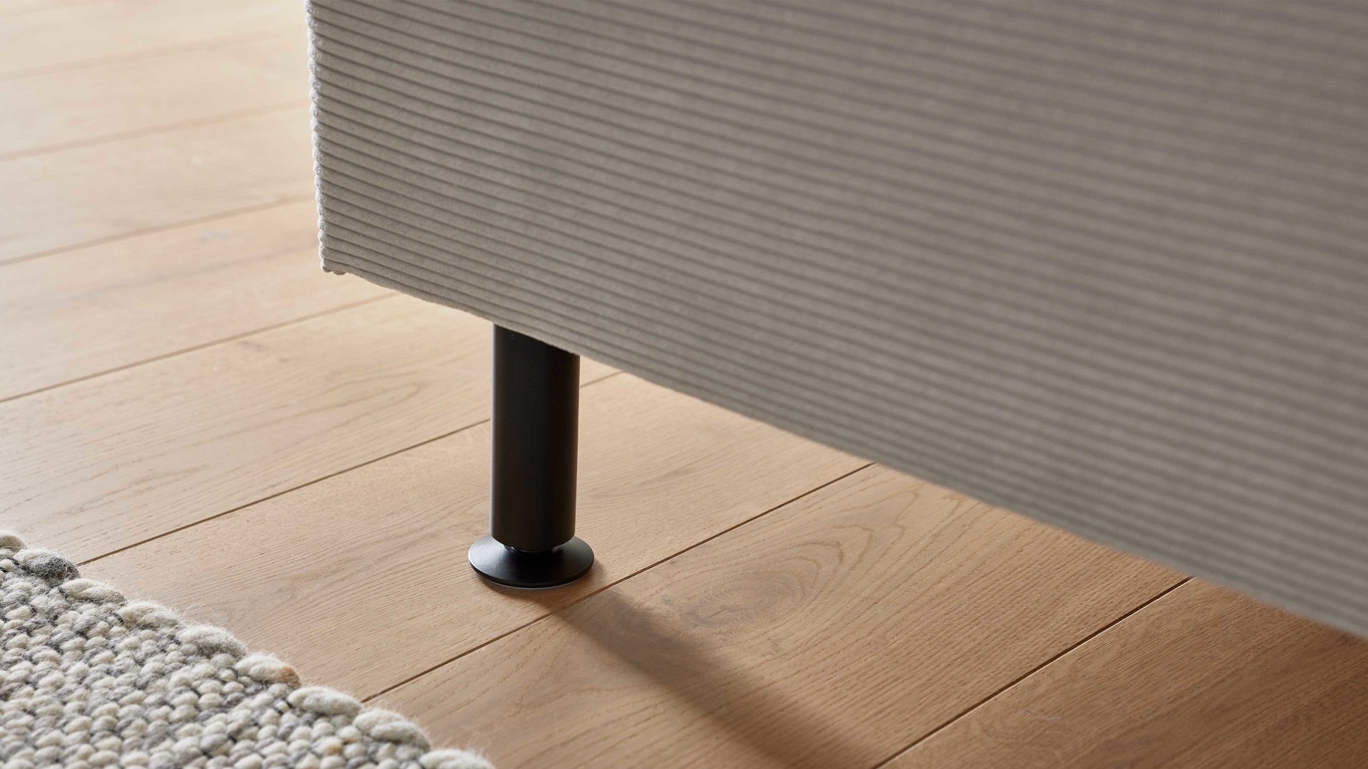 Boxspringbett Interliving aus Stoff in Hellgrau Interliving Boxspringbett Serie 1418 silberfarbener Feincord – Liegefläche ca. 180 x 200 cm