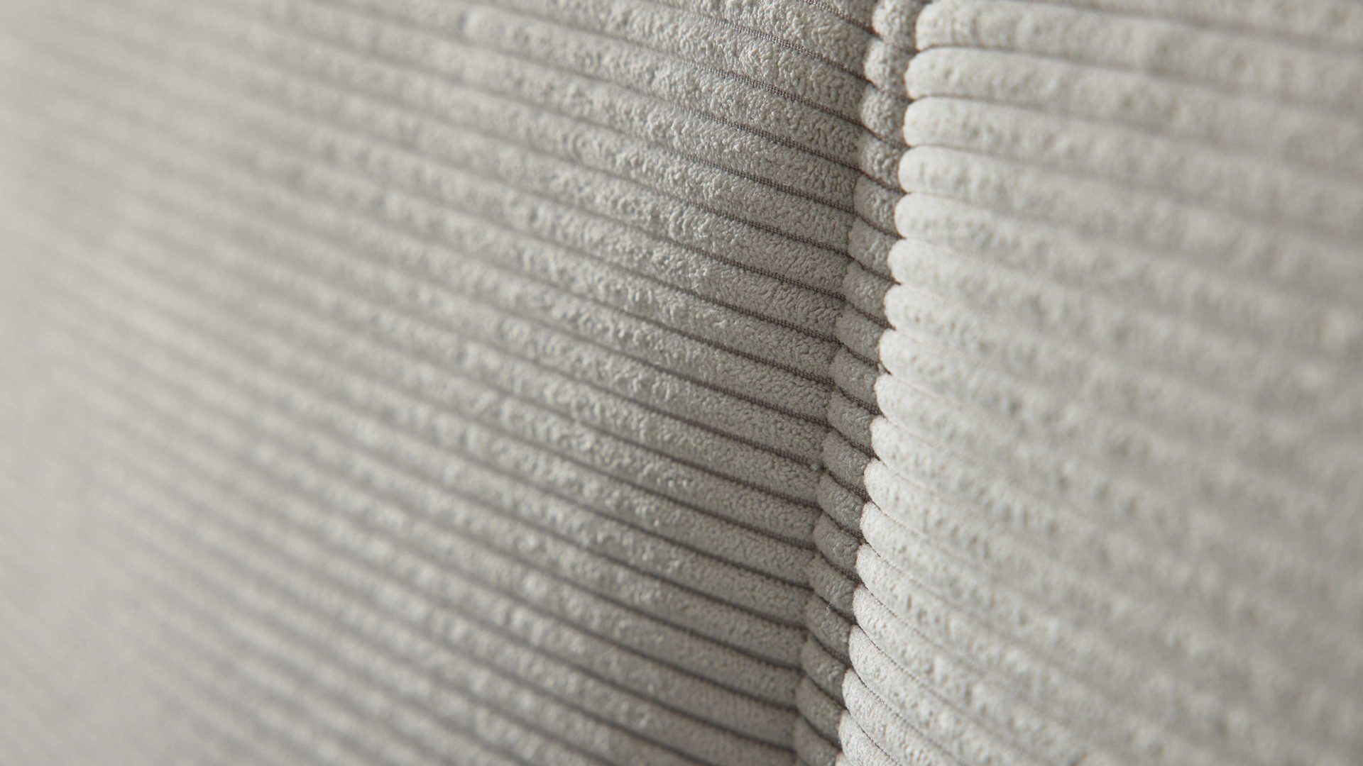 Boxspringbett Interliving aus Stoff in Hellgrau Interliving Boxspringbett Serie 1418 - Boxspringbett mit feinem Cordbezug silberfarbener Feincord – Liegefläche ca. 180 x 200 cm