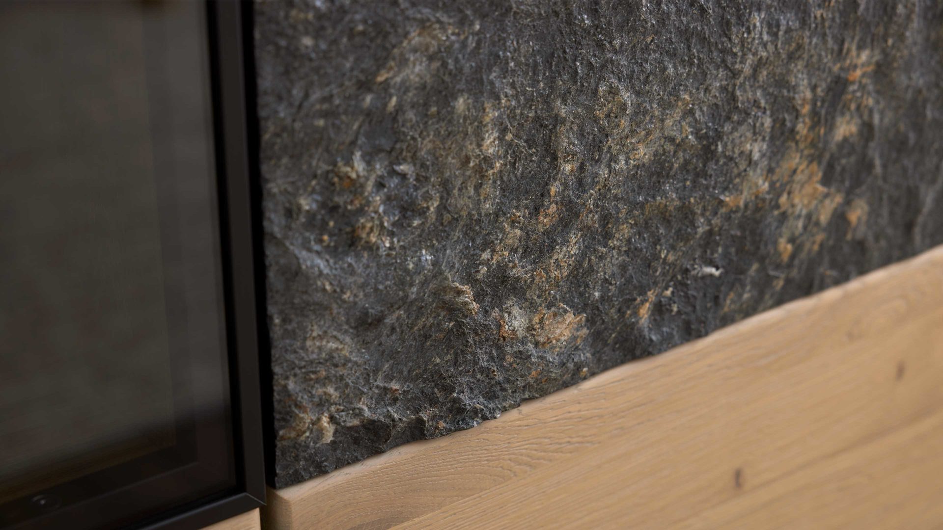 Sideboard Interliving aus Holz in Holzfarben Interliving Wohnzimmer Serie 2029 - Sideboard Wildeiche & Granit-Steinoptik - vier Türen, eine Schublade, Breite ca. 178 cm