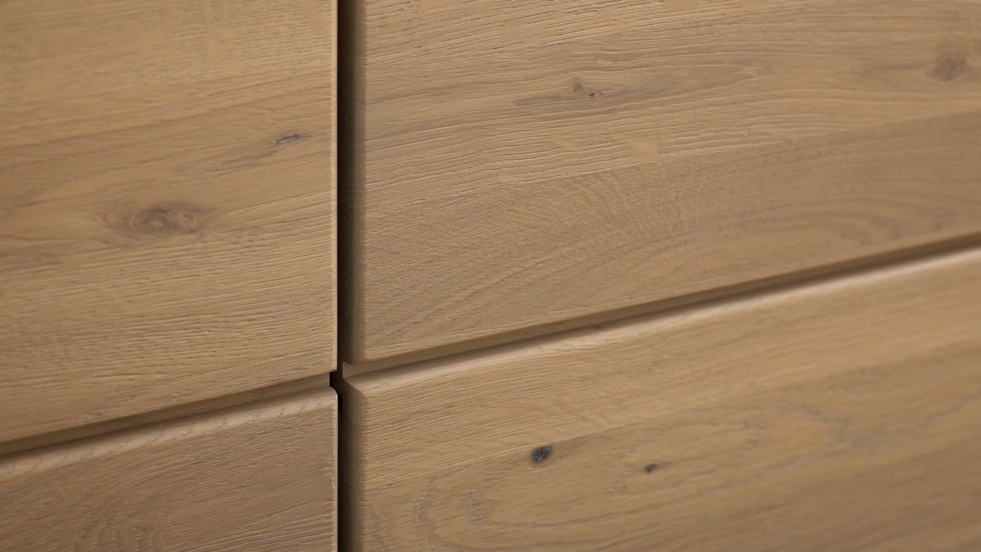 Lowboard Interliving aus Holz in Holzfarben Interliving Wohnzimmer Serie 2029 - Hänge-Lowboard Wildeiche & Granit-Steinoptik - vier Türen, eine Schublade, Länge ca. 220 cm