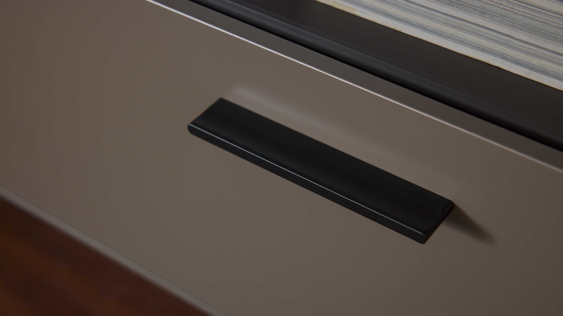 Wohnwand Interliving aus Holz in Dunkelgrau Interliving Wohnzimmer Serie 2030 - Wohnwand 80 Wolfram Grey & Spaltholz - fünfteilig, Länge ca. 309 cm