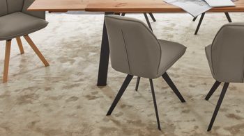 Polsterstuhl Interliving aus Stoff in Beige Interliving Esszimmer Serie 5102 – Polsterstuhl sandfarbene Mikrofaser Atlantis 914 & schwarzes Eisen