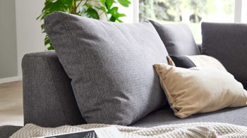 Ecksofa Interliving aus Stoff in Dunkelgrau Interliving Sofa Serie 4255 – Ecksofa grauer Bezug Comora 9853 & silberfarbene Metallfüße 4.26 - Stellfläche ca. 185 x 255 cm