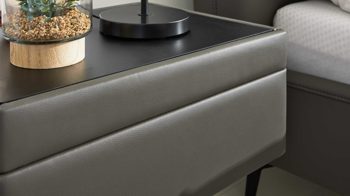 Nachtkommode Interliving aus Leder in Grau Interliving Bettensystem Serie 1416 - Nachtkonsole graues Leder Torro - eine Schublade