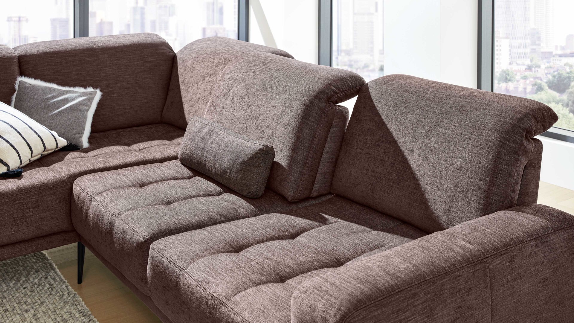 Ecksofa Interliving aus Stoff in Braun Interliving Sofa Serie 4250 – Ecksofa brauner Bezug Brisbane 9591 – Stellfläche ca. 215 x 285 cm