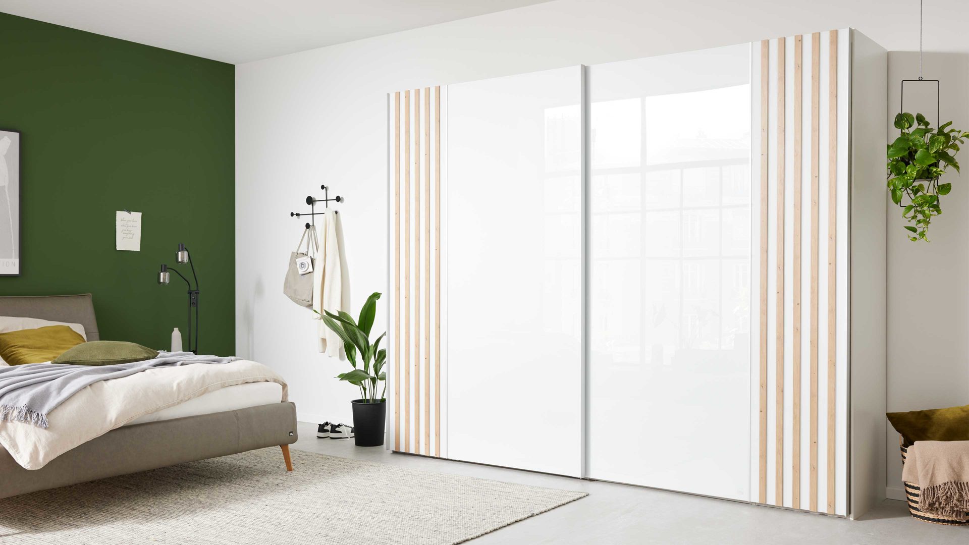 Kleiderschrank Interliving aus Holz in Weiß Interliving Kleiderschrank Serie 1208 - Schwebetürenschrank alpinweißes Glas & Artisan Eiche - zwei Türen, Breite ca. 298 cm