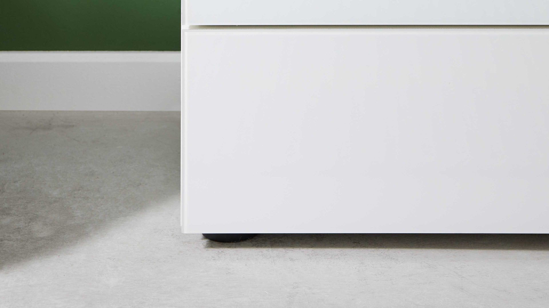 Schubladenkommode Interliving aus Holz in Weiß Interliving Kleiderschrank Serie 1208 - Schubladenkommode 86725 alpinweißes Glas & Artisan Eiche - sechs Schubladen, Höhe ca. 114 cm