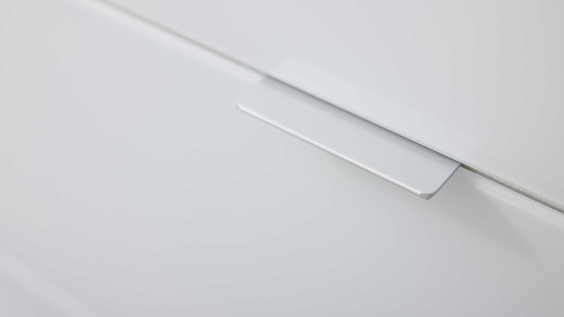 Schubladenkommode Interliving aus Holz in Weiß Interliving Kleiderschrank Serie 1208 - Schubladenkommode alpinweißes Glas & Artisan Eiche - sechs Schubladen, Höhe ca. 114 cm