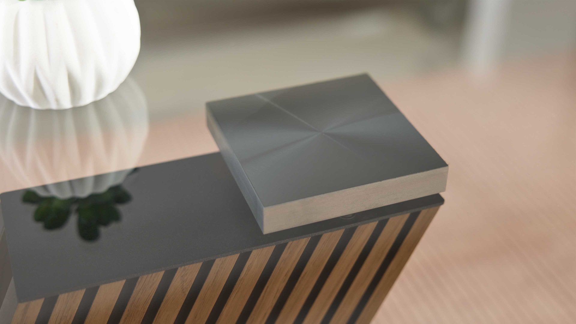 Couchtisch Interliving aus Glas in Dunkelgrau Interliving Couchtisch Serie 6226 - Couchtisch graues Parsolglas & Wildeiche - ca. 110 x 65 cm