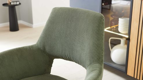 Vierfußstuhl Interliving aus Stoff in Dunkelgrün Interliving Esszimmer Serie 5605 – Armlehnstuhl 2282-04 mit Drehfunktion waldgrüner Cord Rebel & schwarzes Eisen