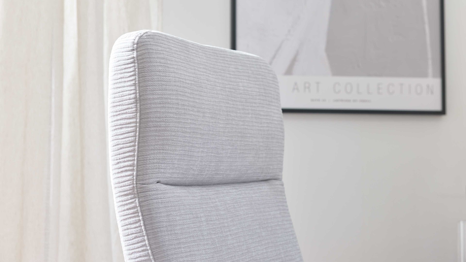 Relaxsessel Interliving aus Stoff in Hellgrau Interliving Sessel Serie 4530 silberfarbener Bezug Mara 9 & silberfarbener Sternfuß