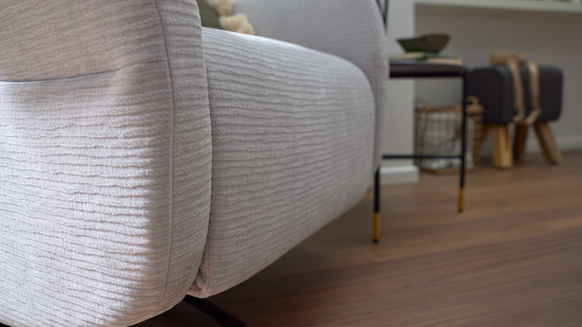 Relaxsessel Interliving aus Stoff in Hellgrau Interliving Sessel Serie 4530 silberfarbener Bezug Mara 9 & silberfarbener Sternfuß