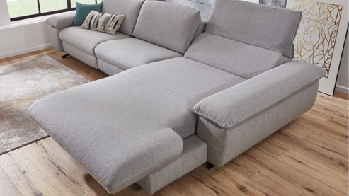 Ecksofa comfortmaster besser sitzen, liegen, leben aus Stoff in Hellgrau Comfortmaster Spektra 1488 - Relax-Wohnlandschaft mit vielen Funktionen hellgraues Flachgewebe Loop 02 jet – Stellfläche ca. 344 x 182 cm