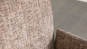 Vierfußstuhl Bert plantagie aus Stoff in Hellbraun Armlehnstuhl Blaze sepiafarbener Webstoff Coco 176 & anthrazitfarbene Metallfüße