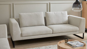 2,5-Sitzer Roomio® aus Stoff in Beige Roomio® No. 4101- 2,5-Sitzer sandfarbener Bezug Simply Clean & schwarze Kufenfüße 380 MK - Länge ca. 210 cm