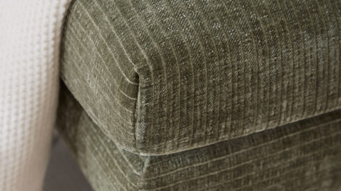 Polsterhocker Roomio® aus Stoff in Grün Roomio® No. 4105 - XXL-Polsterhocker schildkrötenfarbener Bezug Monty & schwarze Kufenfüße 256 MK - ca. 100 x 70 cm