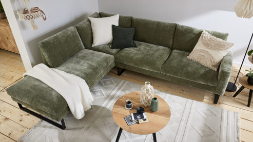 Ecksofa Roomio® aus Stoff in Grün Roomio® No. 4105 - Ecksofa schildkrötenfarbener Bezug Monty & schwarze Kufenfüße 256 MK - Stellfläche ca. 221 x 278 cm