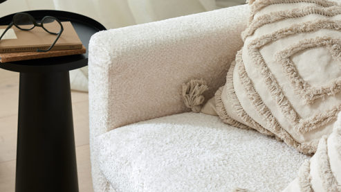 2,5-Sitzer Roomio® aus Stoff in Weiß Roomio® No. 4105 - 2,5-Sitzer weißer Stoffbezug Shaun & Holzfüße 1118 HREG - Länge ca. 188 cm