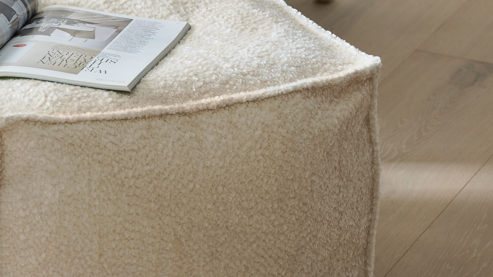 Polsterhocker Roomio® aus Stoff in Weiß Roomio® No. 4121 - Hocker weißer Stoffbezug Shaun - ca. 66 x 66 cm