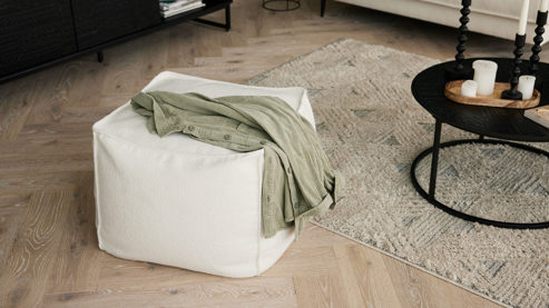 Polsterhocker Roomio® aus Stoff in Weiß Roomio® No. 4121 - Hocker weißer Stoffbezug Loop - ca. 66 x 66 cm