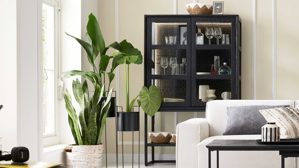 Vitrine Roomio® aus Holz in Schwarz Roomio No. 2001 - Vitrine schwarzes Mangoholz & Glas - zwei Türen, Höhe ca. 160 cm