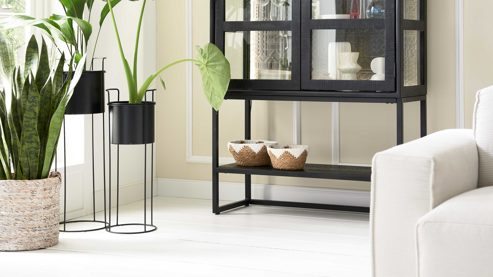 Vitrine Roomio® aus Holz in Schwarz Roomio No. 2001 - Vitrine schwarzes Mangoholz & Glas - zwei Türen, Höhe ca. 160 cm