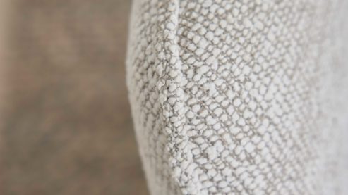 Polsterstuhl Interliving aus Stoff in Weiß Interliving Esszimmer Serie 5102 – Armlehnstuhl mit Drehfunktion leinenfarbener Jacquard Lodge L07 & schwarzes Eisen