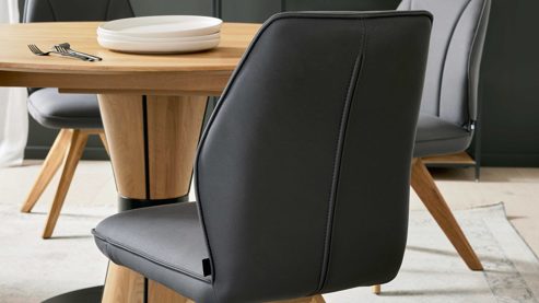 Polsterstuhl Interliving aus Stoff in Dunkelgrau Interliving Esszimmer Serie 5102 – Polsterstuhl graphitfarbene Mikrofaser Atlantis & Wildeiche