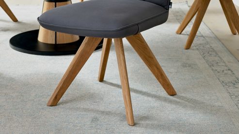 Polsterstuhl Interliving aus Stoff in Dunkelgrau Interliving Esszimmer Serie 5102 – Polsterstuhl V131 graphitfarbene Mikrofaser Atlantis & Wildeiche