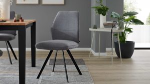 Polsterstuhl Interliving aus Stoff in Grau Interliving Esszimmer Serie 5102 – Polsterstuhl kieselfarbener Webstoff Tirol 489 & schwarzes Eisen