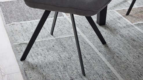 Polsterstuhl Interliving aus Stoff in Grau Interliving Esszimmer Serie 5102 – Polsterstuhl V321 kieselfarbener Webstoff Tirol 489 & schwarzes Eisen