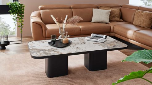 Couchtisch Interliving aus Keramik in Weiß Interliving Couchtisch Serie 6229 marmorfarbene Keramik Calcatta & schwarzer Stahl - ca. 140 x 80 cm