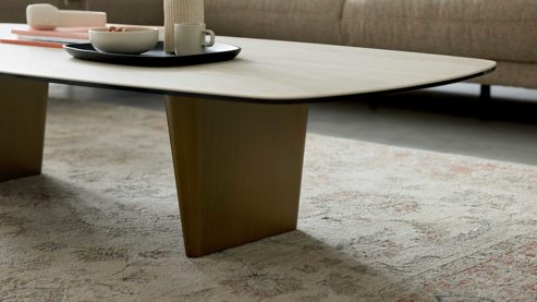 Couchtisch Interliving aus Keramik in Weiß Interliving Couchtisch Serie 6227 travertinfarbene Keramik & bronzefarbener Stahl - ca. 140 x 70 cm