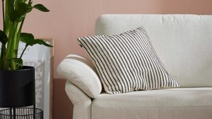 Schlafsofa Interliving aus Stoff in Weiß Interliving Schlafsofa Serie 4700 - Schlafsofa naturweißes Flachgewebe Cyber & schwarze Aluminiumfüße - Breite ca. 228 cm