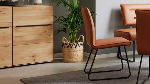 Polsterstuhl Interliving aus Stoff in Hellbraun Interliving Esszimmer Serie 5505 - Esszimmerstuhl caramelfarbene Mikrofaser 925-72 & schwarzes Metall