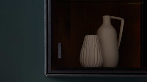 Vitrine Interliving aus Holz in Schwarz Interliving Wohnzimmer Serie 2033 - Hängevitrine dunkelgraues Glas & schwarze Asteiche - eine Tür, Breite ca. 42 cm