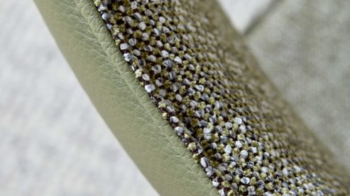 Vierfußstuhl Interliving aus Stoff in Grün Interliving Esszimmer Serie 5115 - Vierfußstuhl mit Stoff und Leder jadefarbenes Leder LD7830 & moosfarbener Bezug Sneak 59, umbraugraues Metall