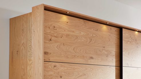 Komplettzimmer Interliving aus Holz in Holzfarben Interliving Schlafzimmer Serie 1024 – Komplettzimmer Design 24, vierteilig - Balkeneiche
